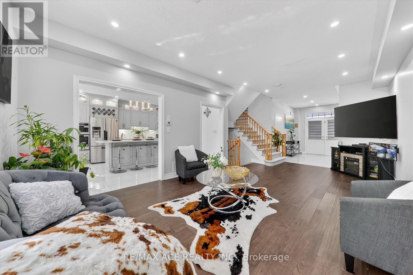 9 Invitational Road, Brampton, Ontario  L6P 2H1 - Photo 9 - W12962210