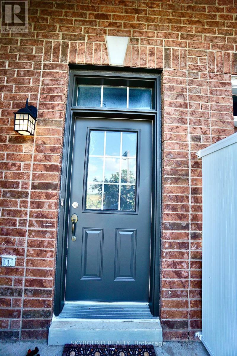 2461 Adamvale Crescent, Oakville, Ontario  L6M 0E1 - Photo 3 - W12965662