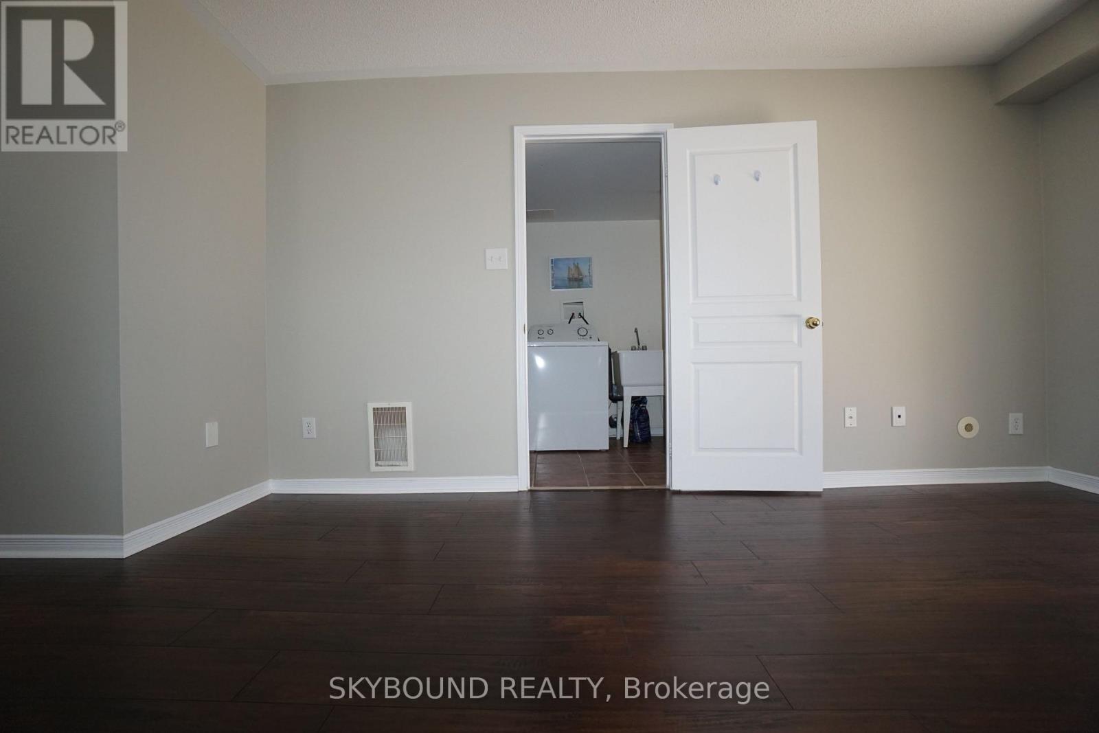 2461 Adamvale Crescent, Oakville, Ontario  L6M 0E1 - Photo 7 - W12965662