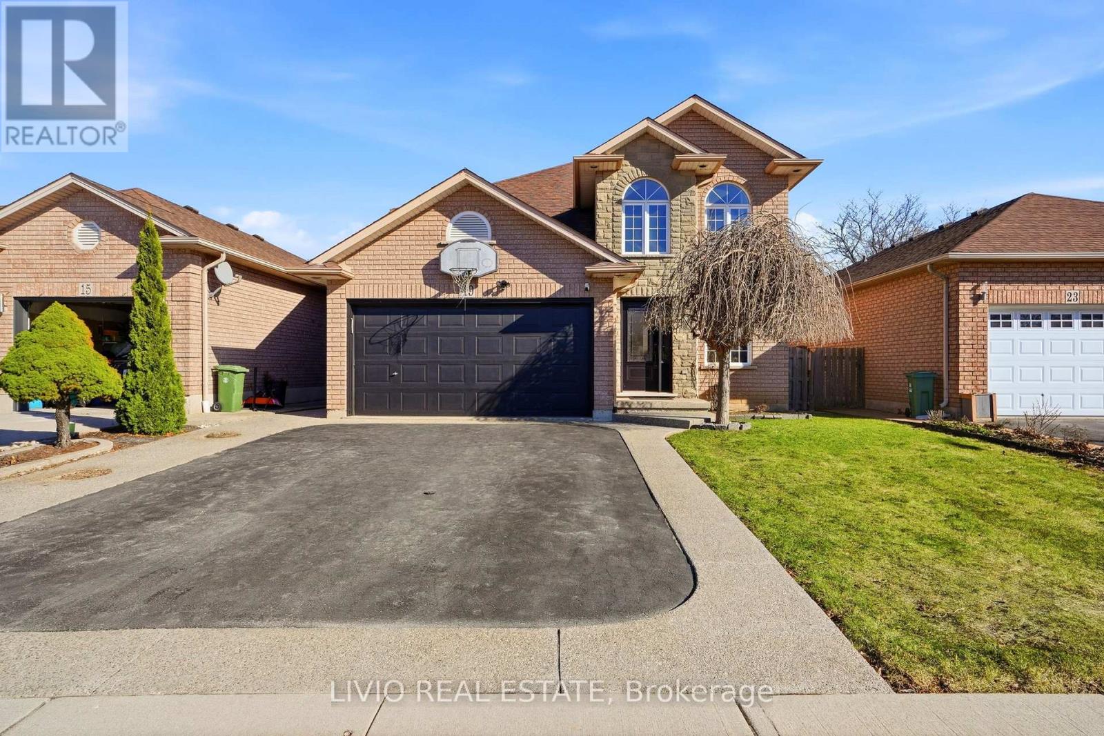 19 Konstantine Court, Hamilton, Ontario  L9B 2T3 - Photo 1 - X12966610