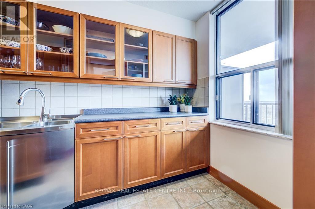 1406 - 81 Church Street, Kitchener, Ontario  N2G 4M1 - Photo 12 - X12966650