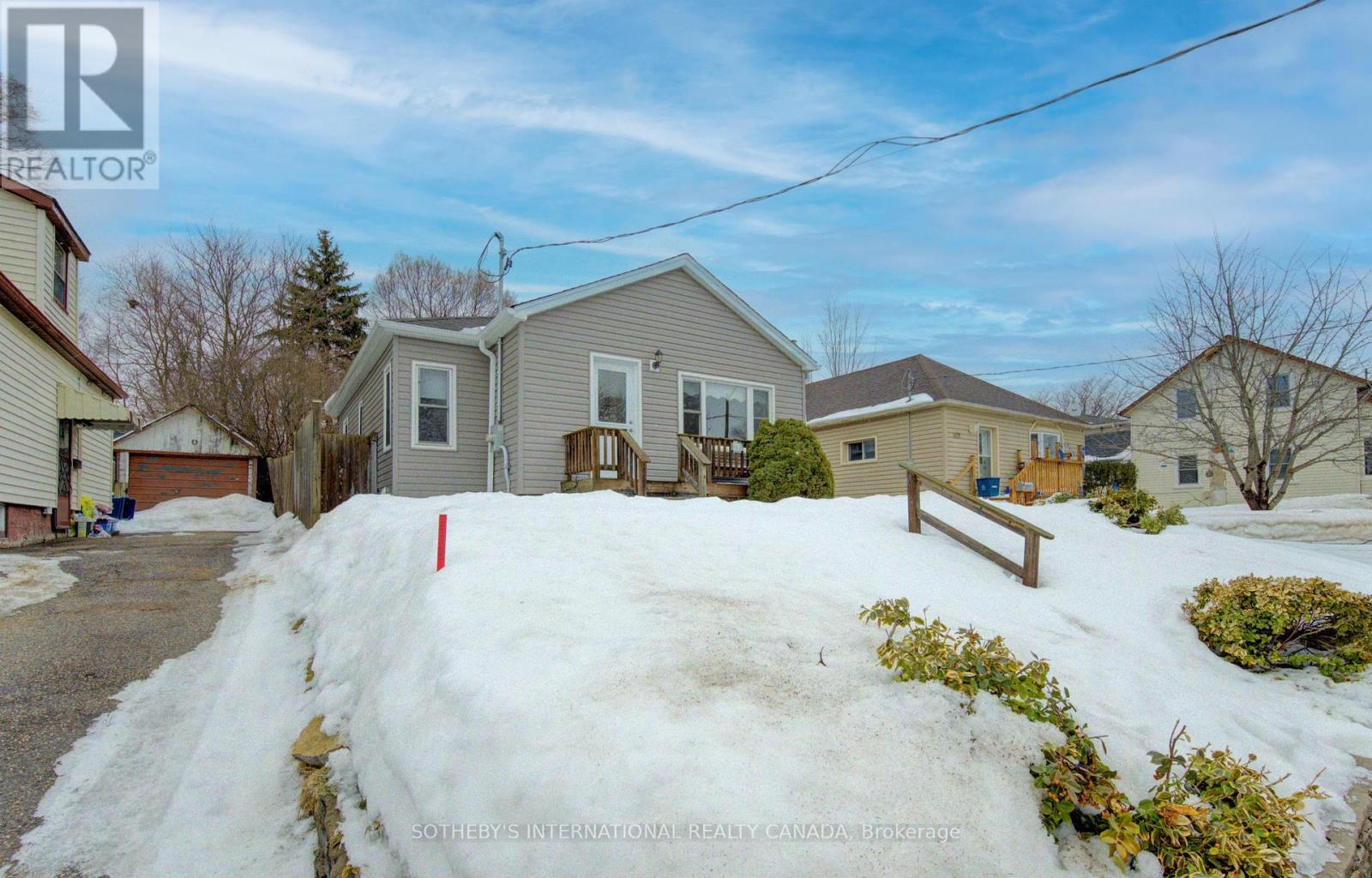 613 Guelph Street, Kitchener, Ontario  N2H 5Y5 - Photo 3 - X12966676