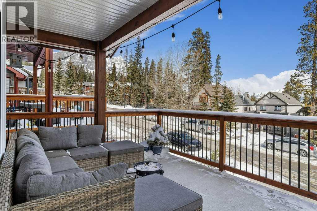 979 Wilson Way, Canmore, Alberta  T1W 2Y9 - Photo 2 - A2299675