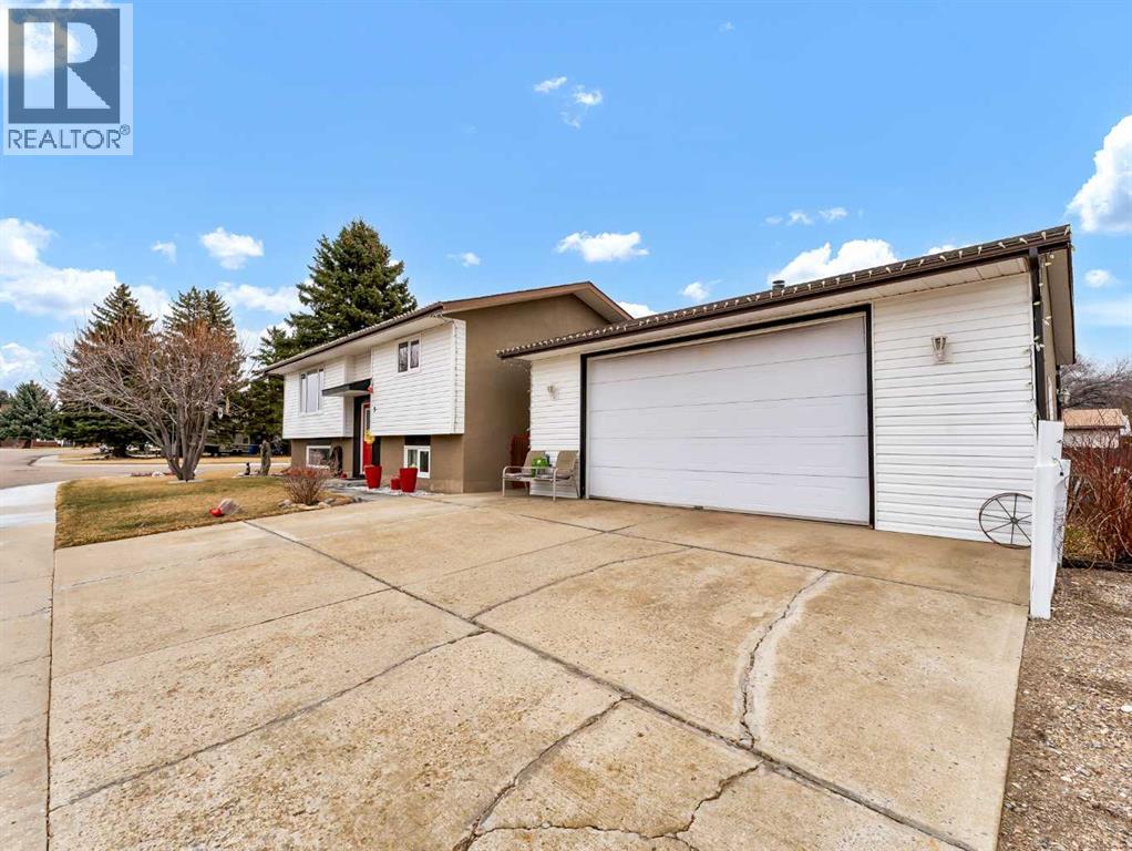 9 East Glen Place Se, Medicine Hat, Alberta  T1B 2W9 - Photo 3 - A2296629