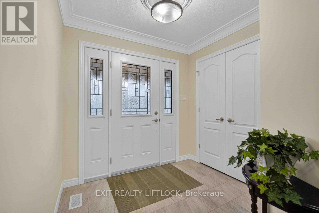 320 Mulligan Gardens, Peterborough, Ontario  K9K 0H2 - Photo 3 - X12966754