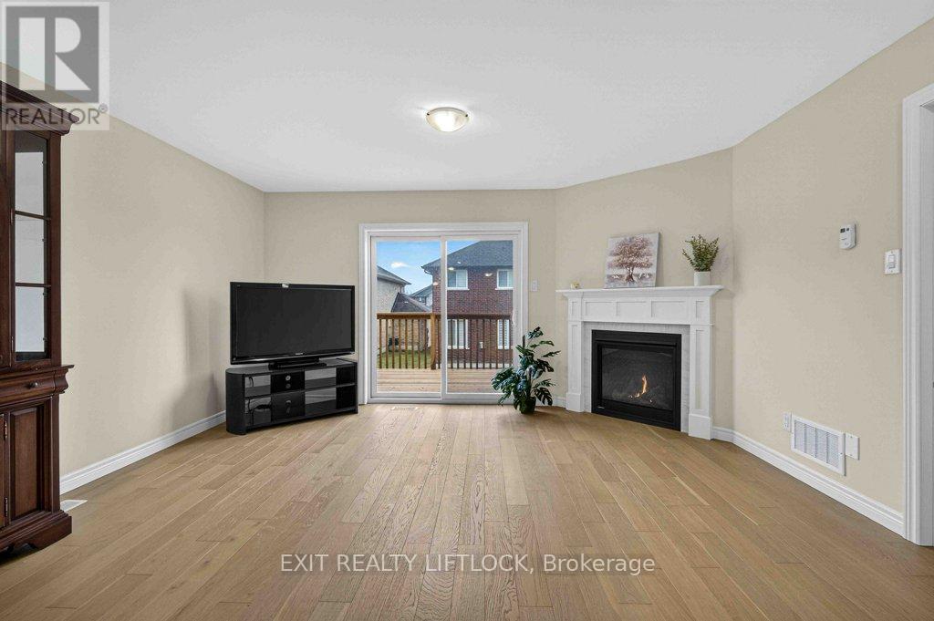 320 Mulligan Gardens, Peterborough, Ontario  K9K 0H2 - Photo 9 - X12966754