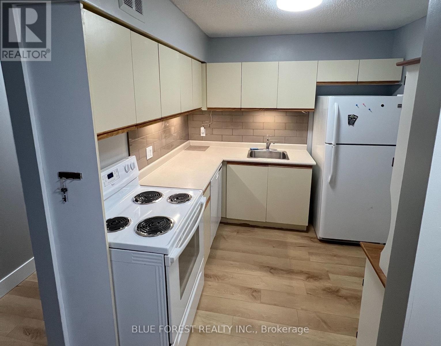 402 - 1 Jacksway Crescent, London North, Ontario  N5X 3T5 - Photo 4 - X12966726