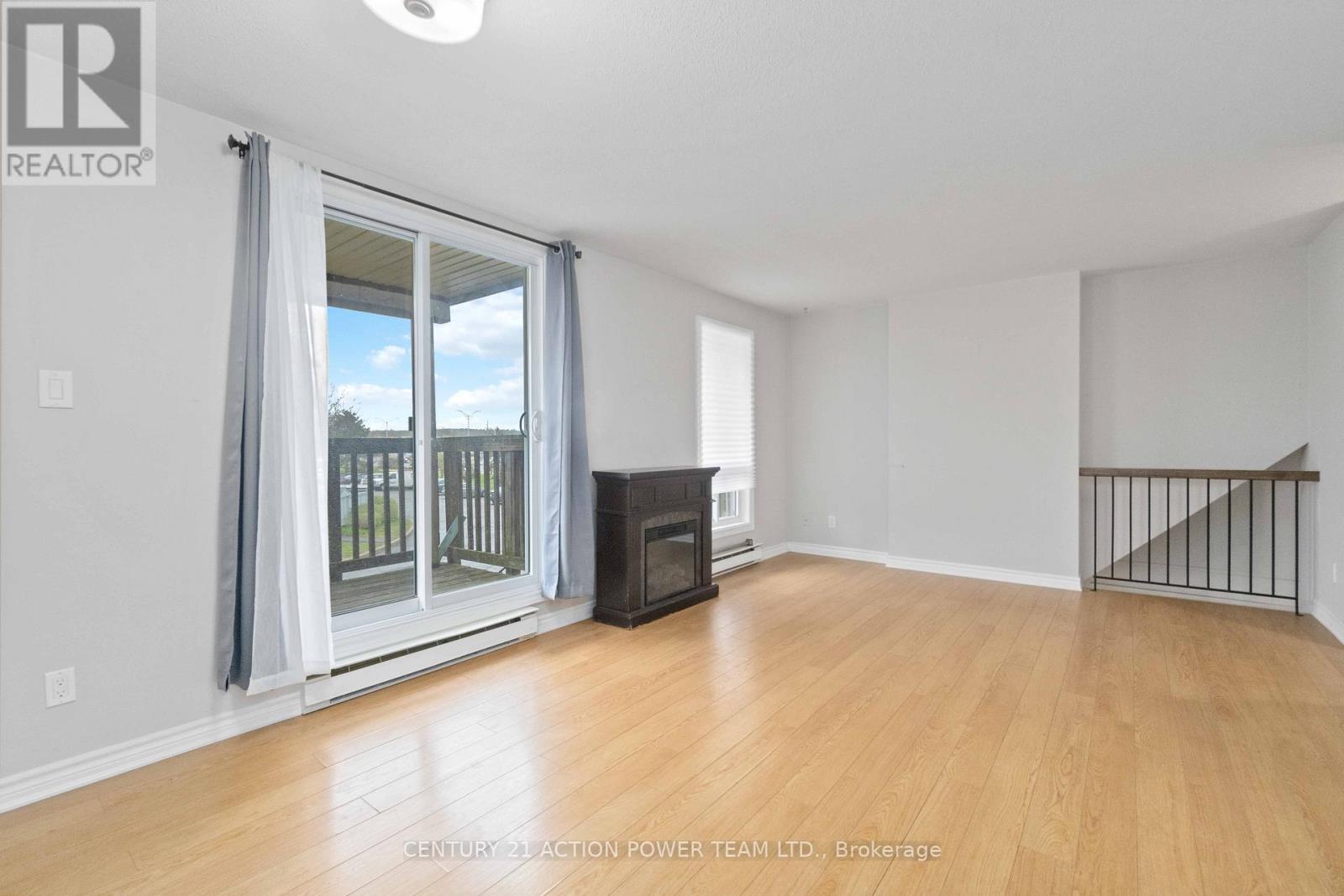 904 Tanguay Court, Ottawa, Ontario  K2L 3X5 - Photo 8 - X12966994