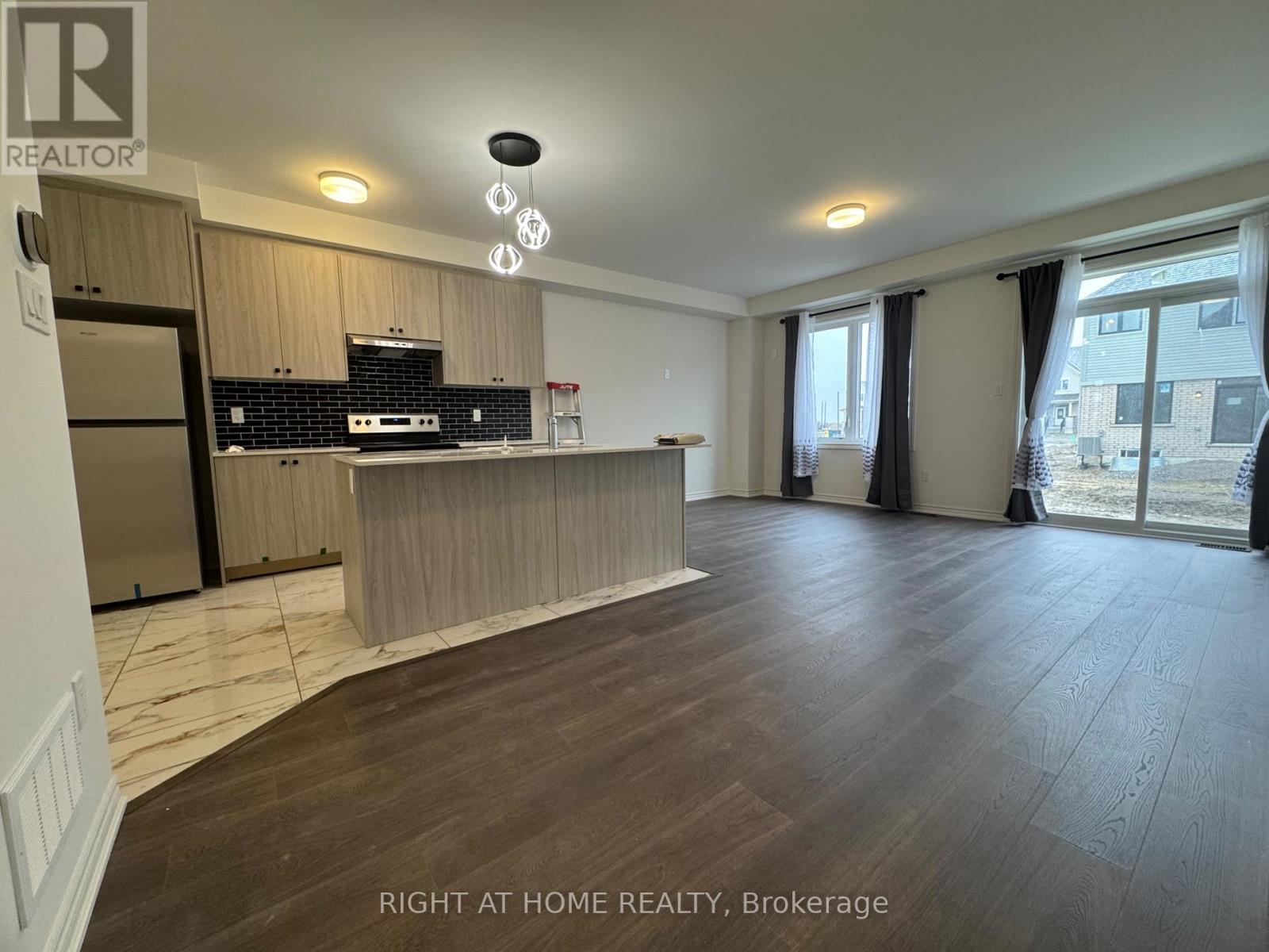 108 Sanderson Drive, Kawartha Lakes, Ontario  K9V 0S7 - Photo 8 - X12942068