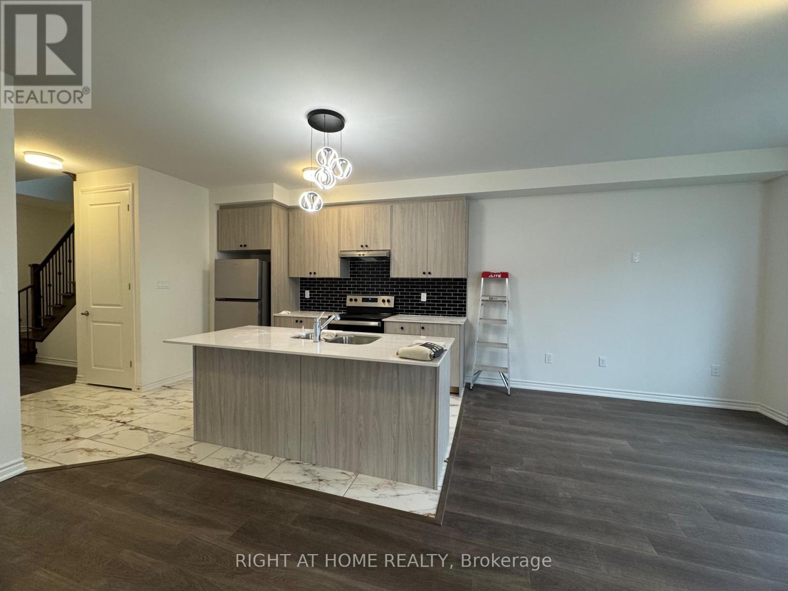 108 Sanderson Drive, Kawartha Lakes, Ontario  K9V 0S7 - Photo 7 - X12942068