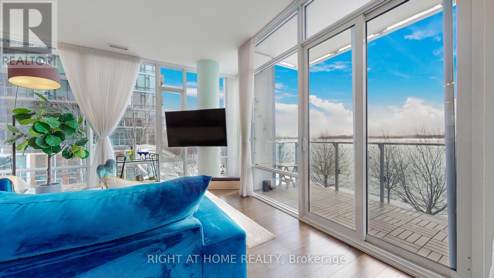 314 - 29 Queens Quay E, Toronto, Ontario M5E 0A4 - Photo 3 - C12903224