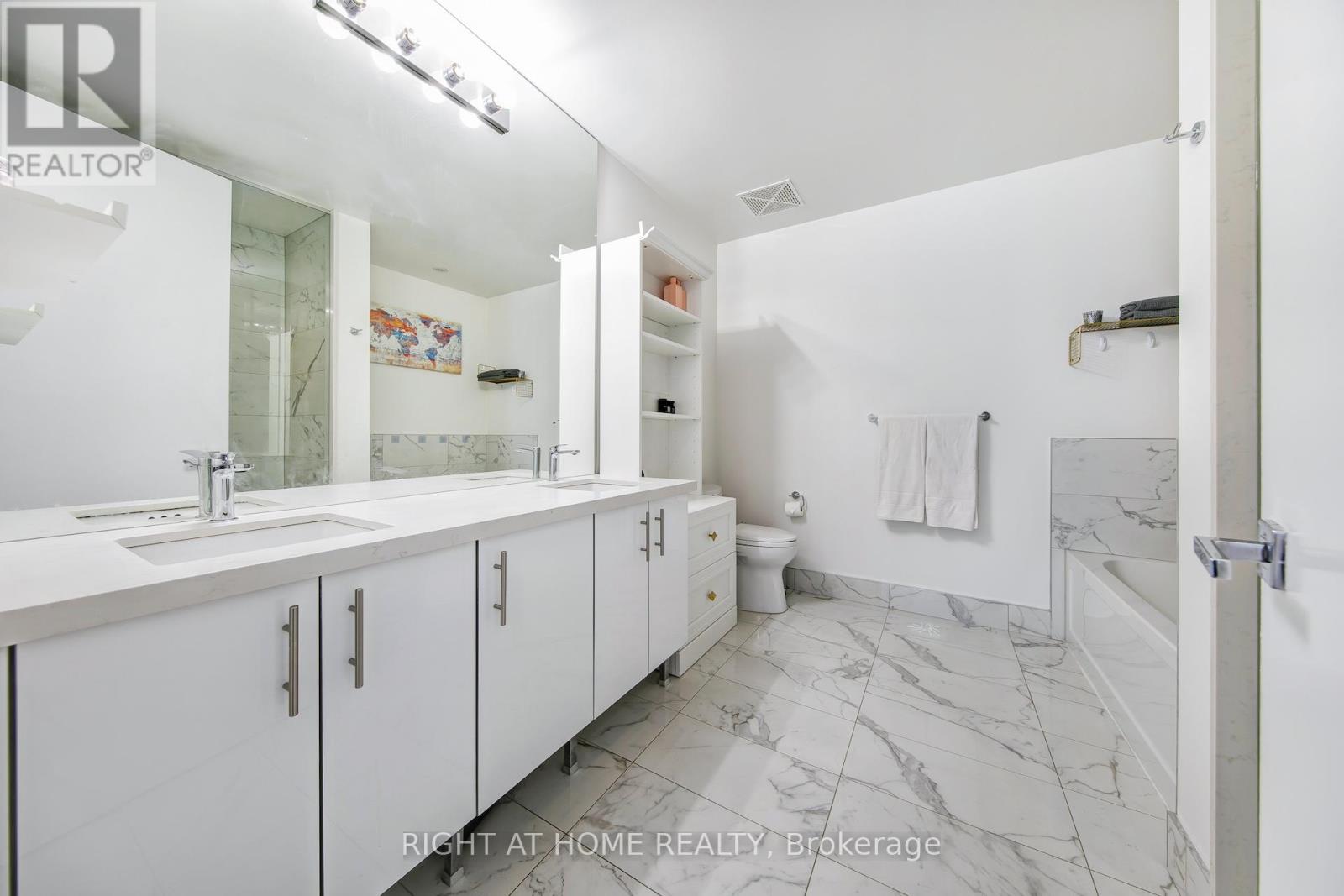 314 - 29 Queens Quay E, Toronto, Ontario M5E 0A4 - Photo 32 - C12903224