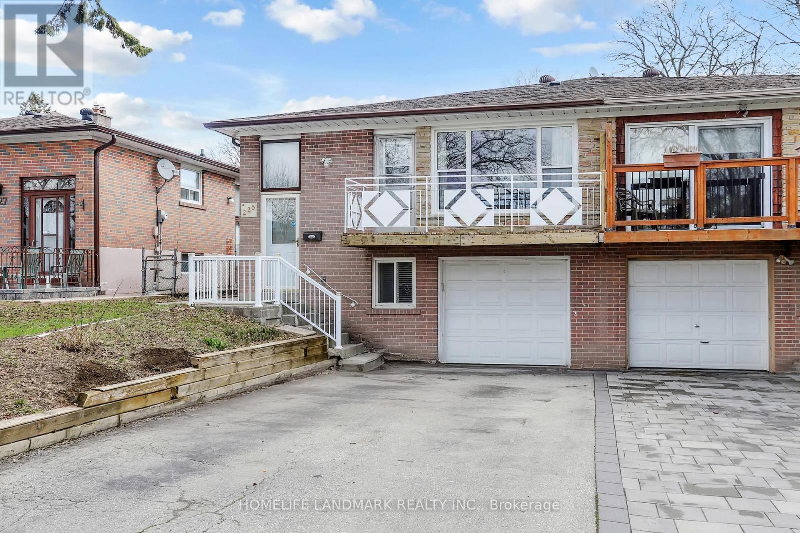 225 PINEWAY BOULEVARD, Toronto, Ontario
