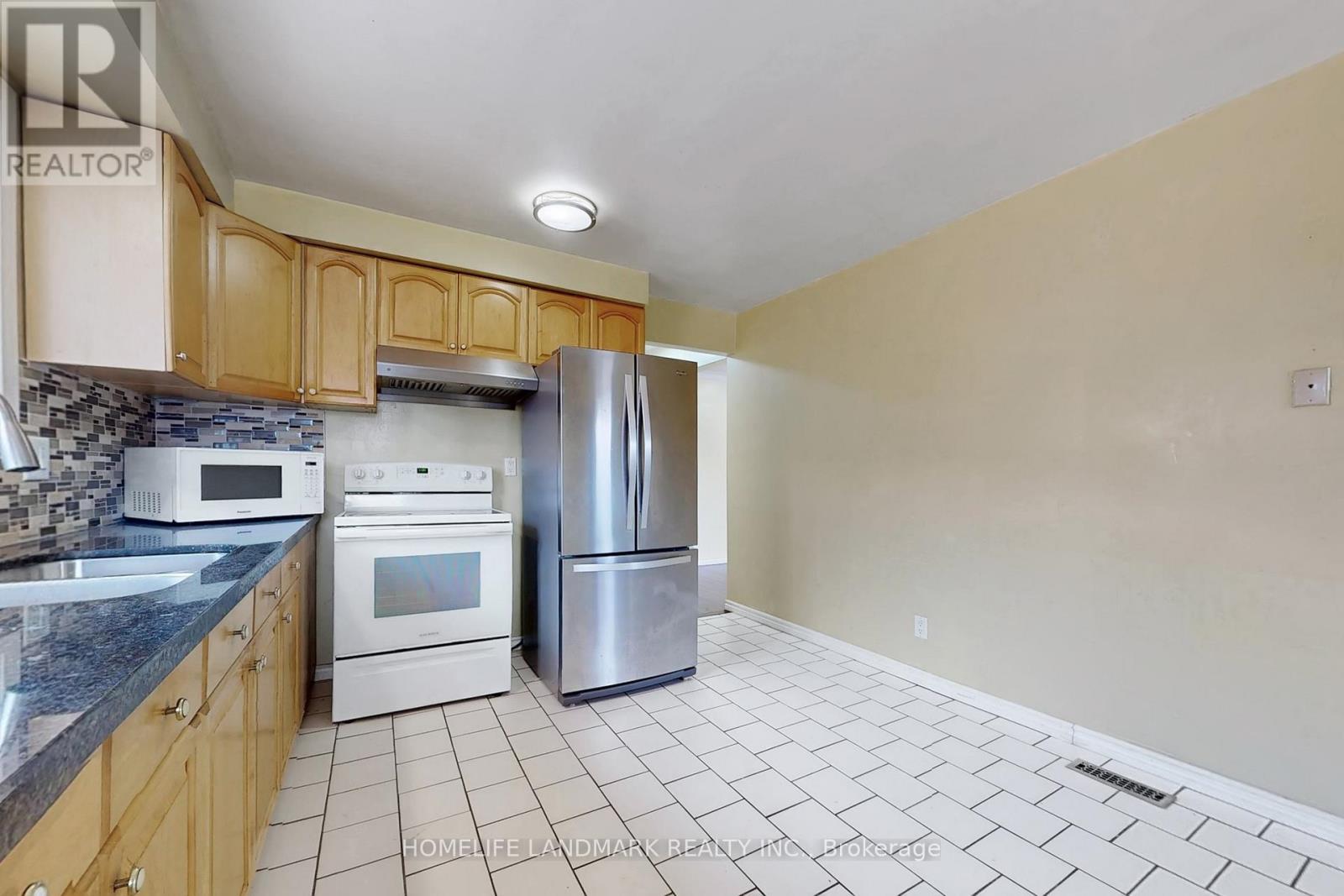 225 Pineway Boulevard, Toronto, Ontario  M2H 1B5 - Photo 11 - C12966736