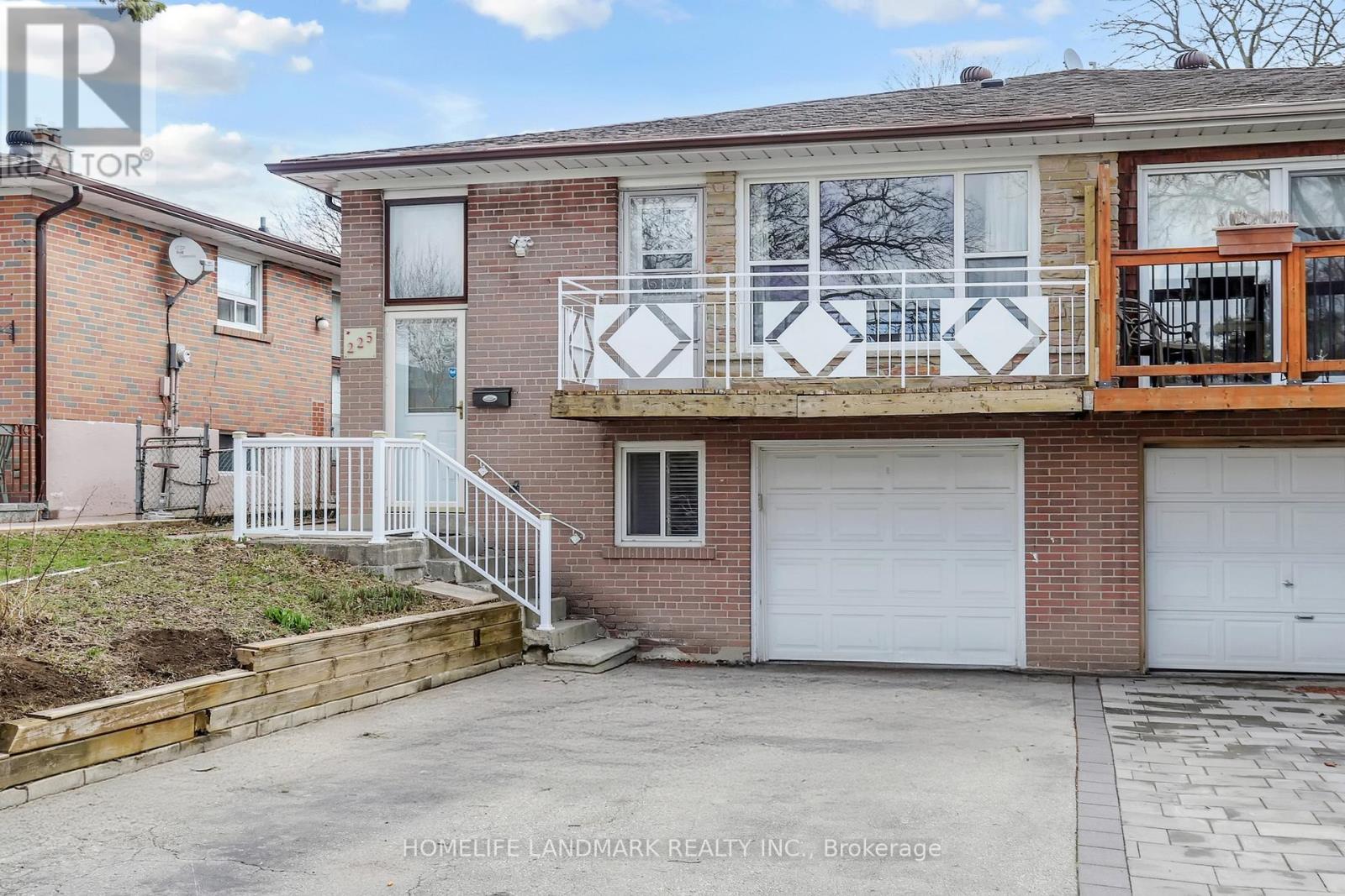 225 Pineway Boulevard, Toronto, Ontario  M2H 1B5 - Photo 2 - C12966736