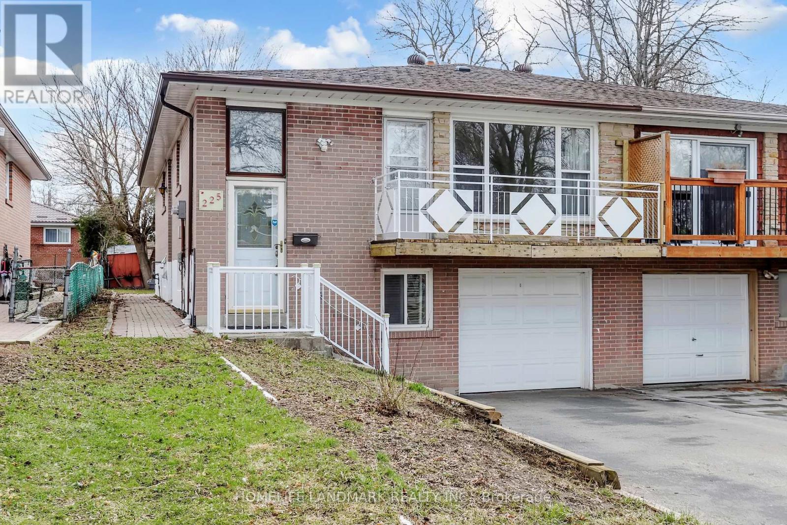 225 Pineway Boulevard, Toronto, Ontario  M2H 1B5 - Photo 3 - C12966736