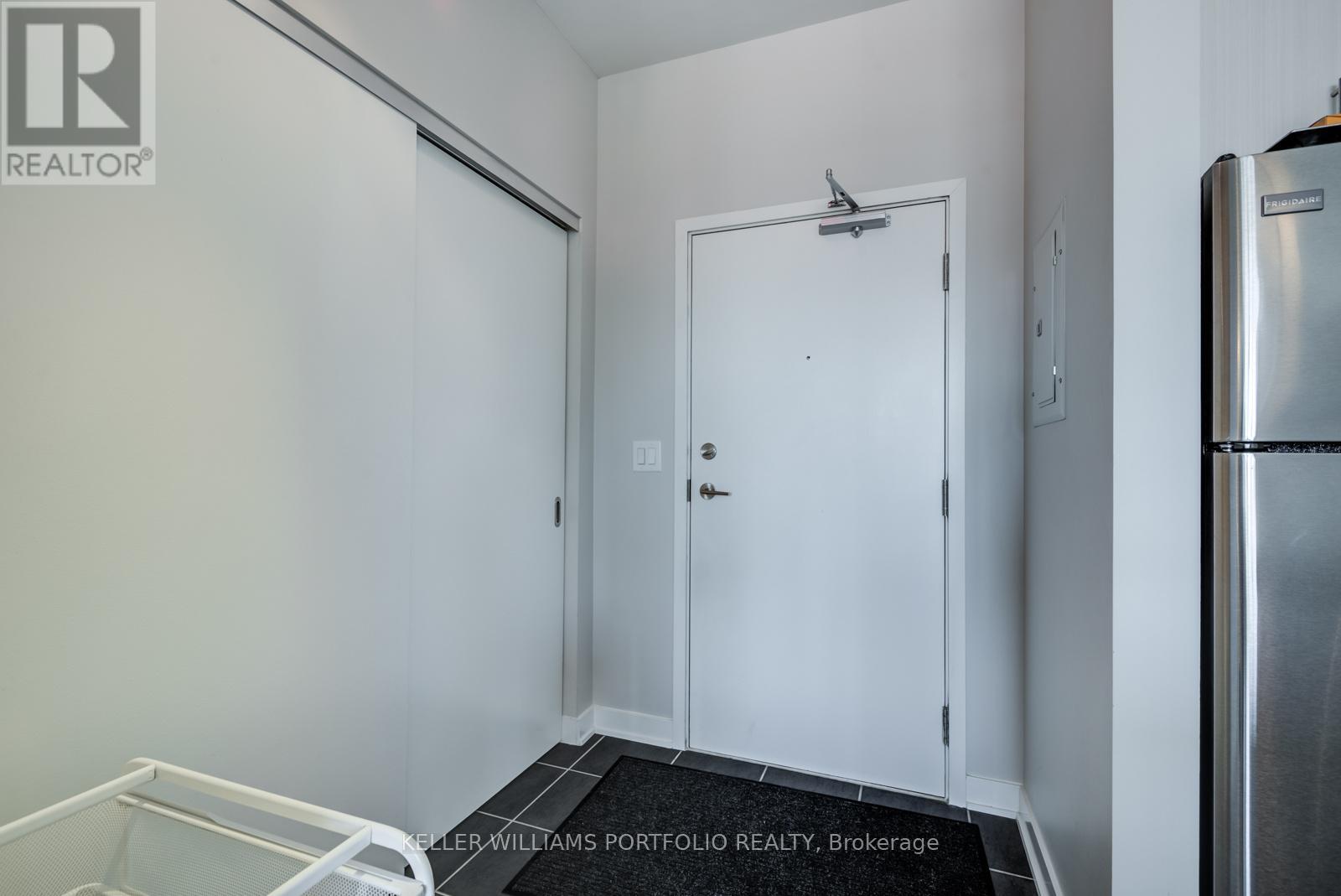 809 - 400 Wellington Street W, Toronto, Ontario  M5V 0B5 - Photo 3 - C12966740