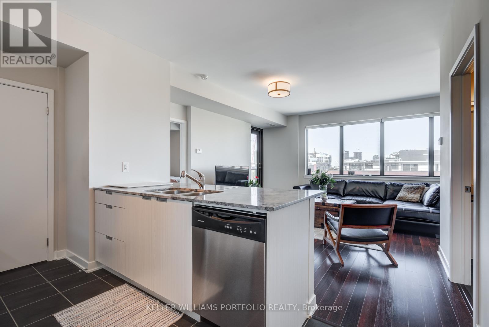 809 - 400 Wellington Street W, Toronto, Ontario  M5V 0B5 - Photo 5 - C12966740