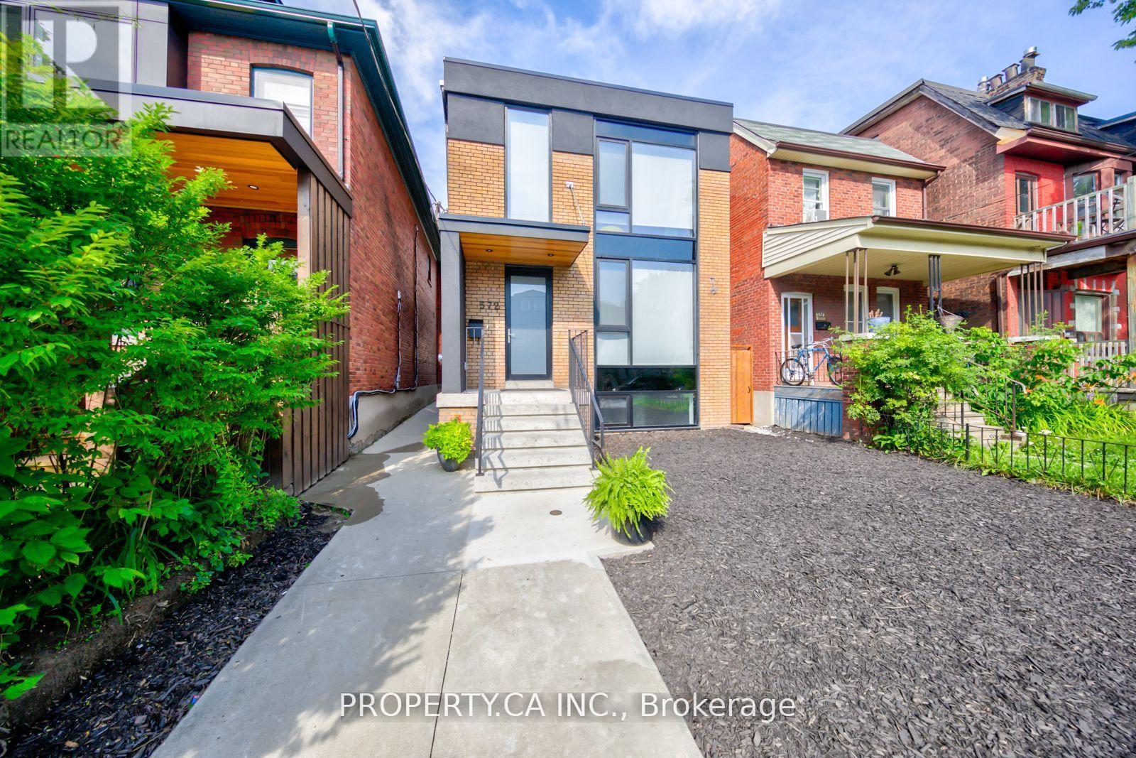 Lower - 572 Palmerston Avenue, Toronto, Ontario  M6G 2P7 - Photo 2 - C12966784