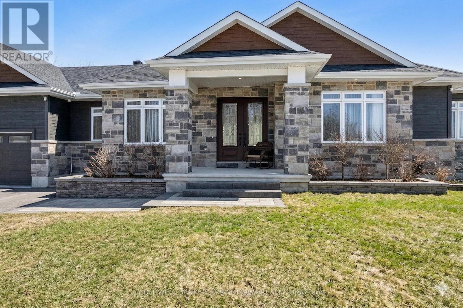 121 Ernest Way, Tay Valley, Ontario  K7H 0B3 - Photo 3 - X12792234