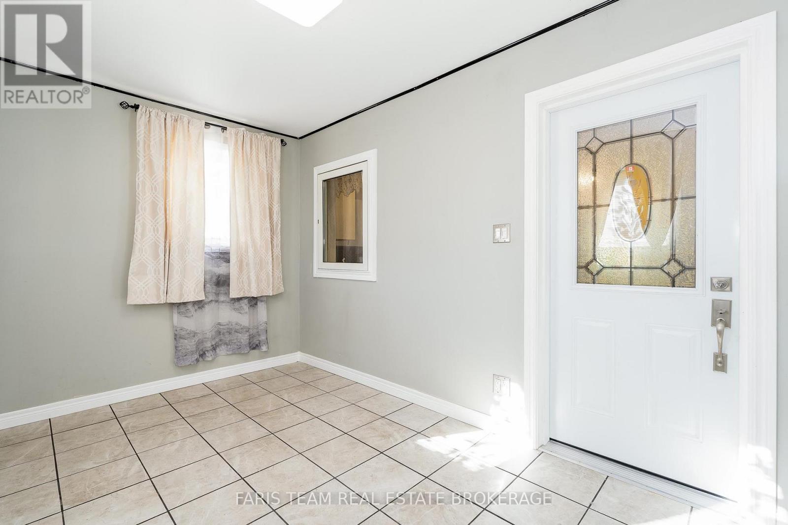 13 Sunrise Circle, Bradford West Gwillimbury, Ontario  L3Z 2A5 - Photo 3 - N12709236