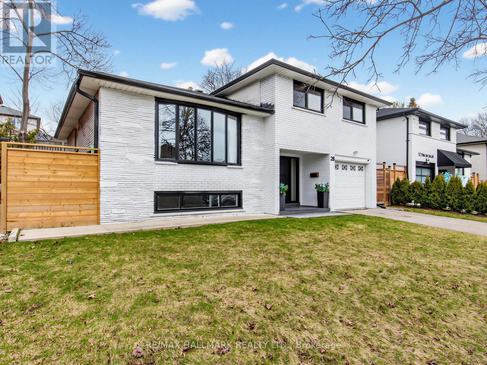 28 Munford Crescent, Toronto, Ontario  M4B 1C1 - Photo 2 - E12966944