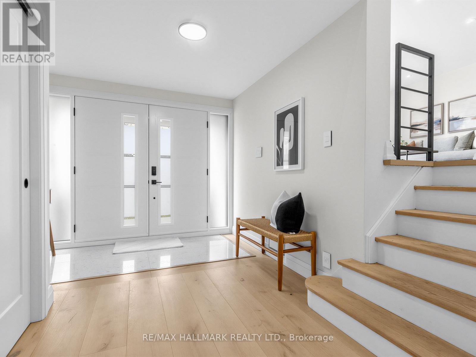 28 Munford Crescent, Toronto, Ontario  M4B 1C1 - Photo 4 - E12966944