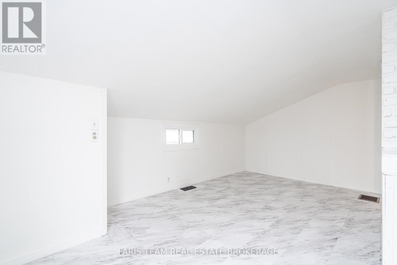 3 Courtland Street, Orillia, Ontario  L3V 1A4 - Photo 24 - S12740528