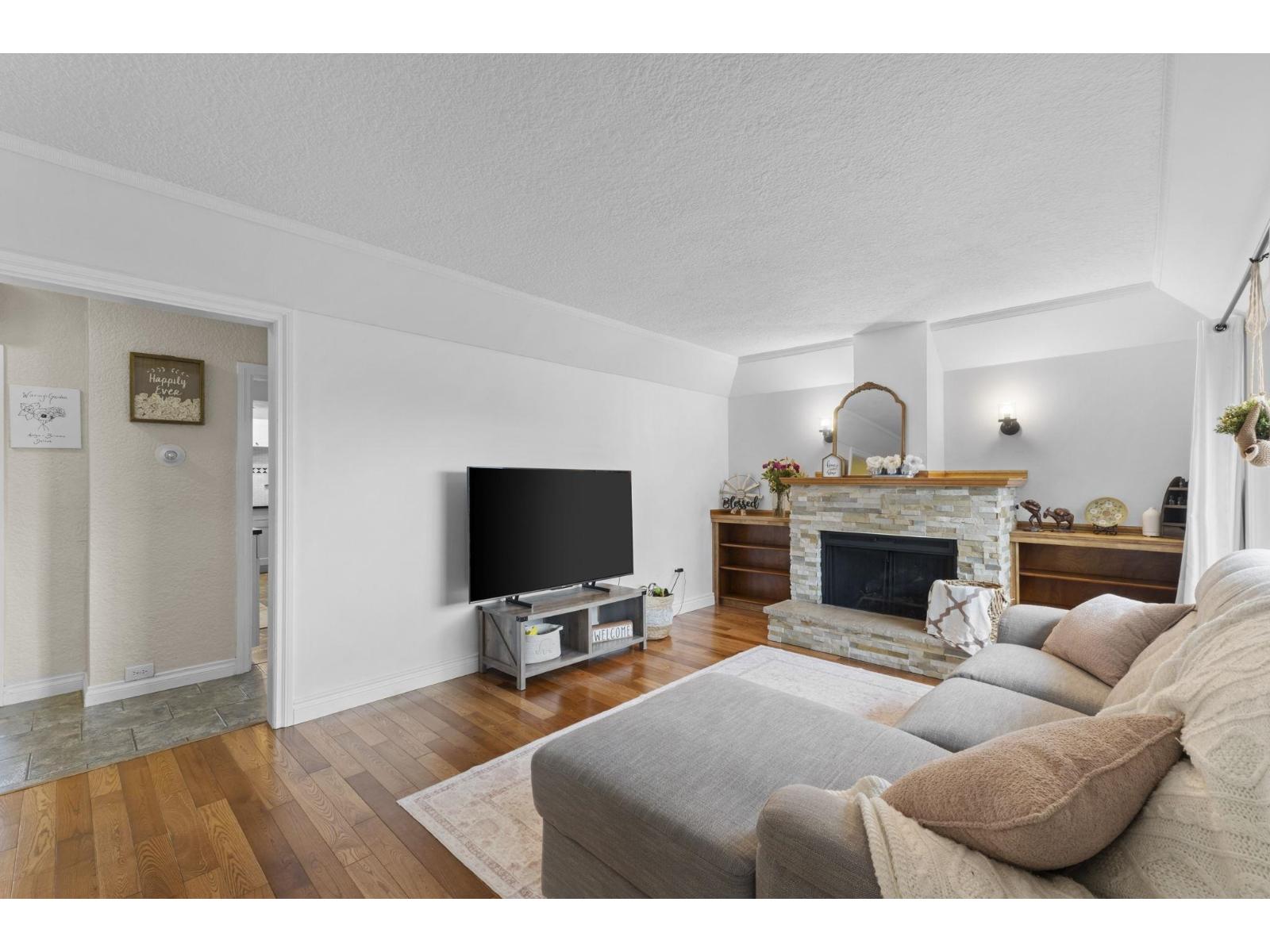 46307 Riverside Drive, Chilliwack Proper East, Chilliwack, British Columbia  V2P 3L2 - Photo 2 - R3107646