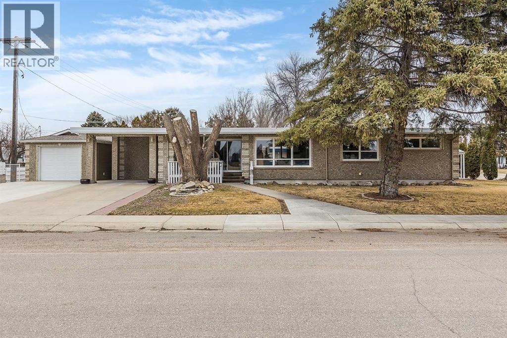 890 Hargrave Way Nw, Medicine Hat, Alberta  T1A 6Y9 - Photo 1 - A2296299