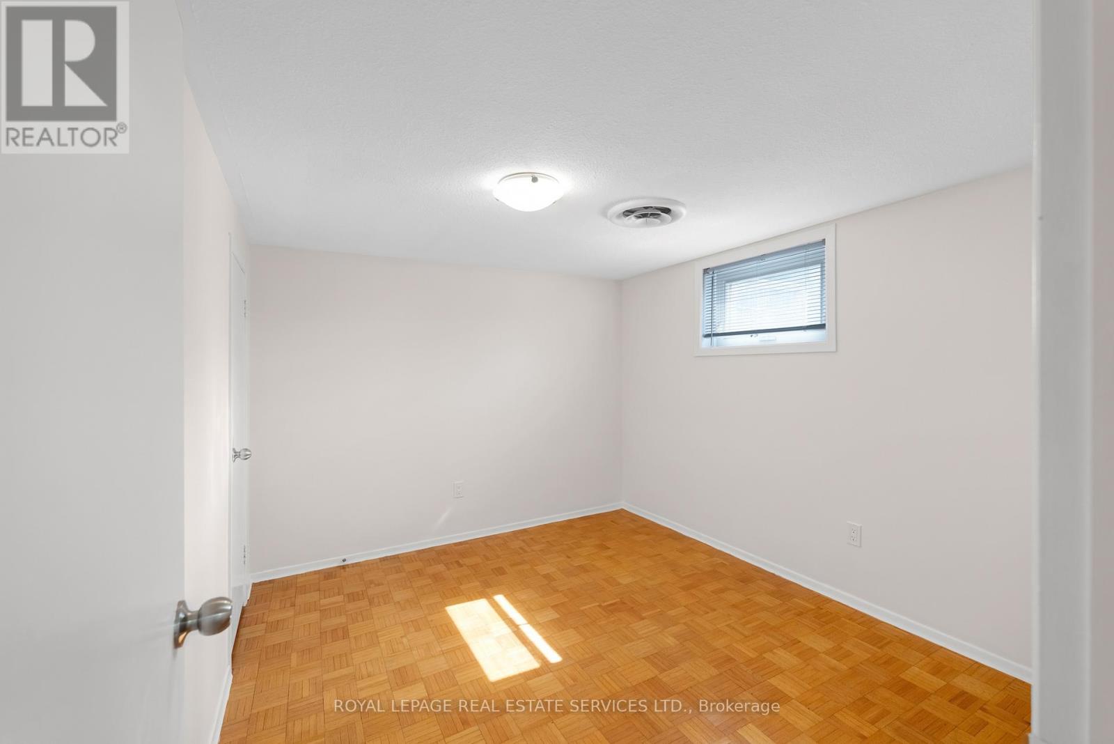 1038 Alexandra Avenue, Mississauga, Ontario  L5E 1Z8 - Photo 37 - W12963336