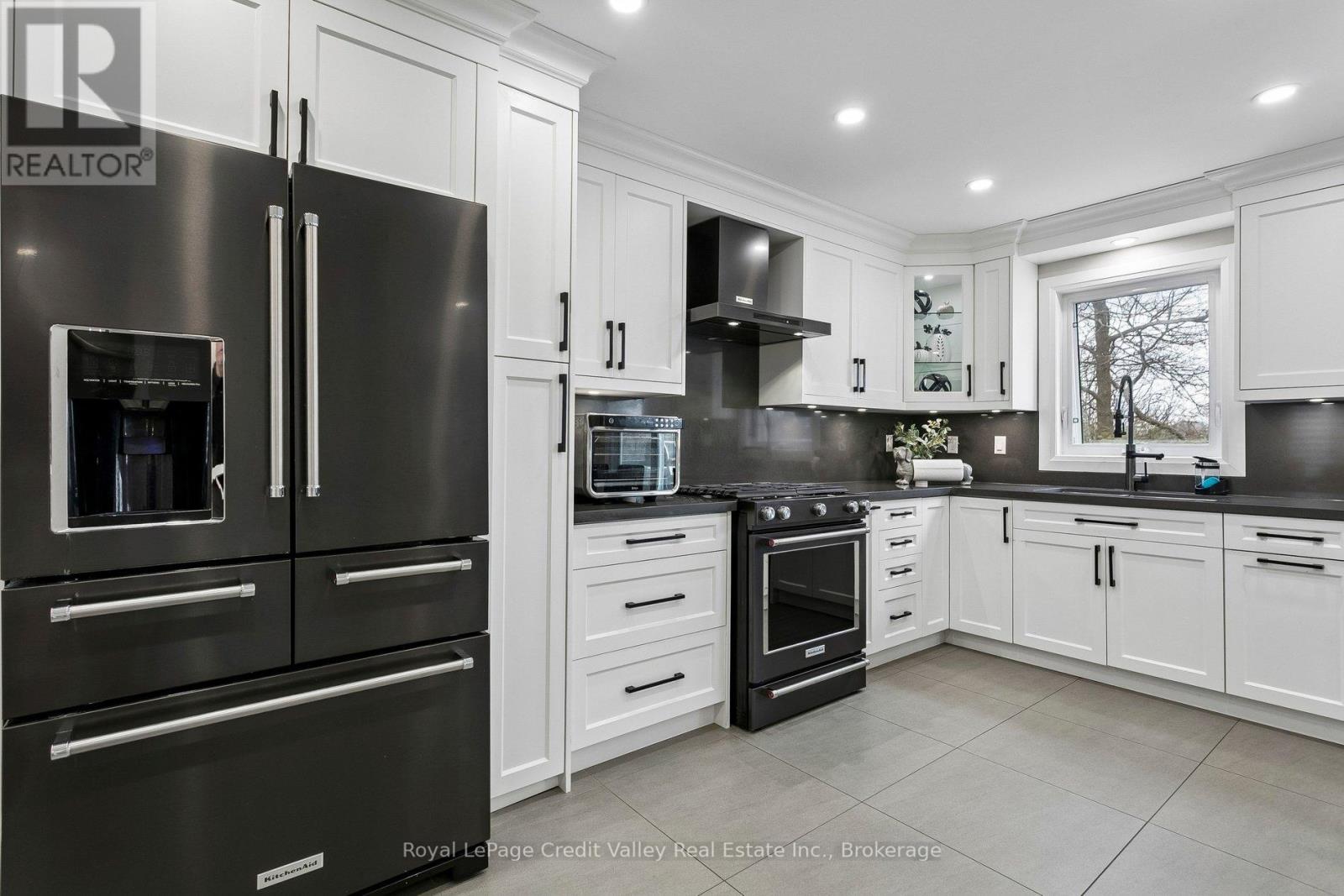 84 Valonia Drive, Brampton, Ontario  L6V 4K1 - Photo 10 - W12966712