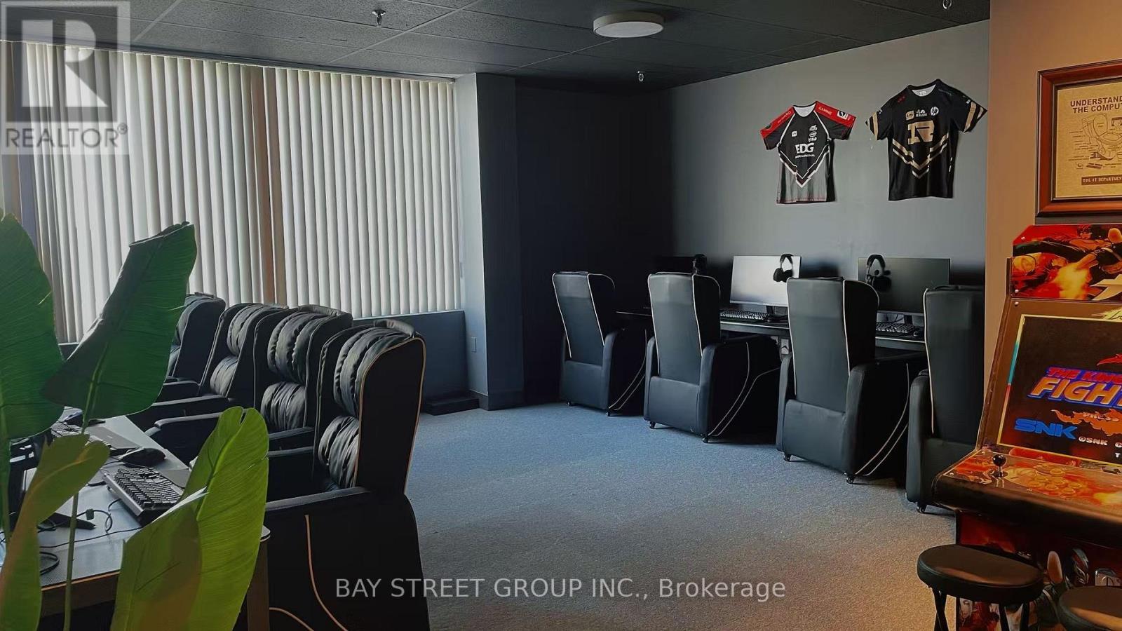 202 - 70 Valleywood Drive, Markham, Ontario  L3R 4T5 - Photo 3 - N12966788