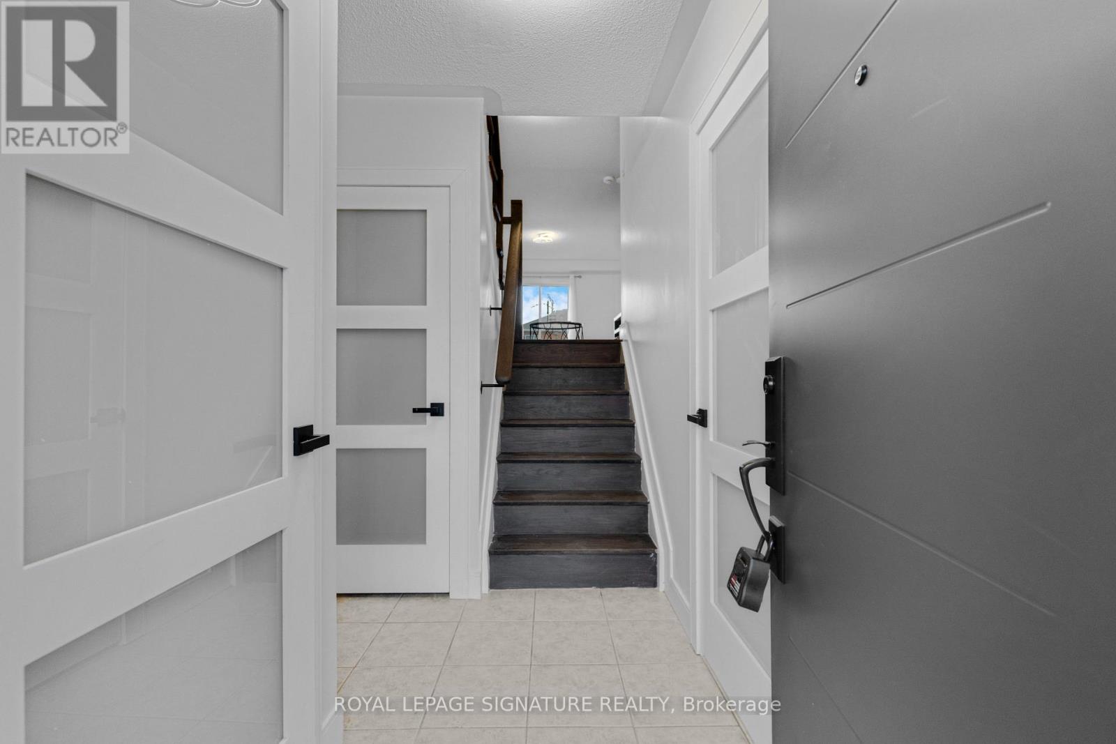 37 Wrendale Crescent, Georgina, Ontario  L4P 4C4 - Photo 4 - N12966790