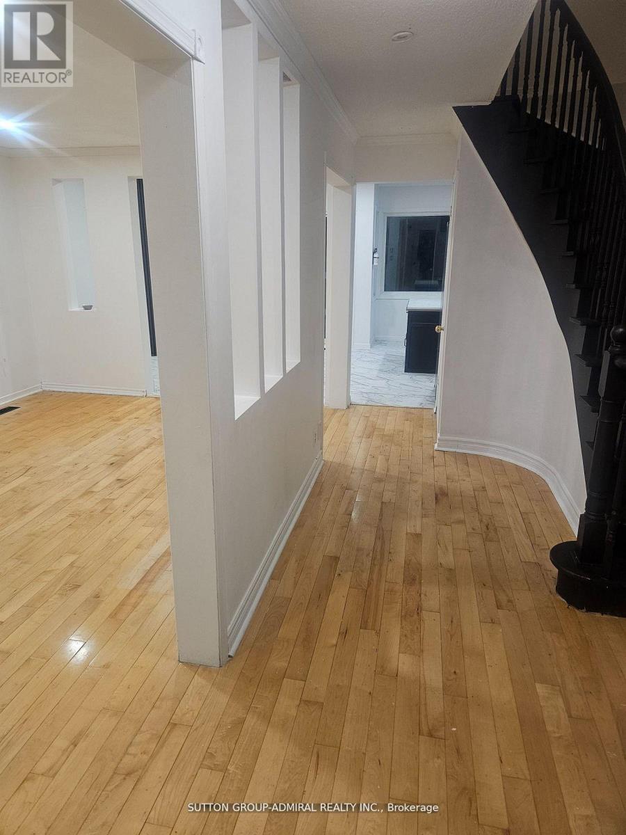 32 Magani Drive, Bradford West Gwillimbury (Bradford), Ontario  L3Z 2S7 - Photo 3 - N12966816