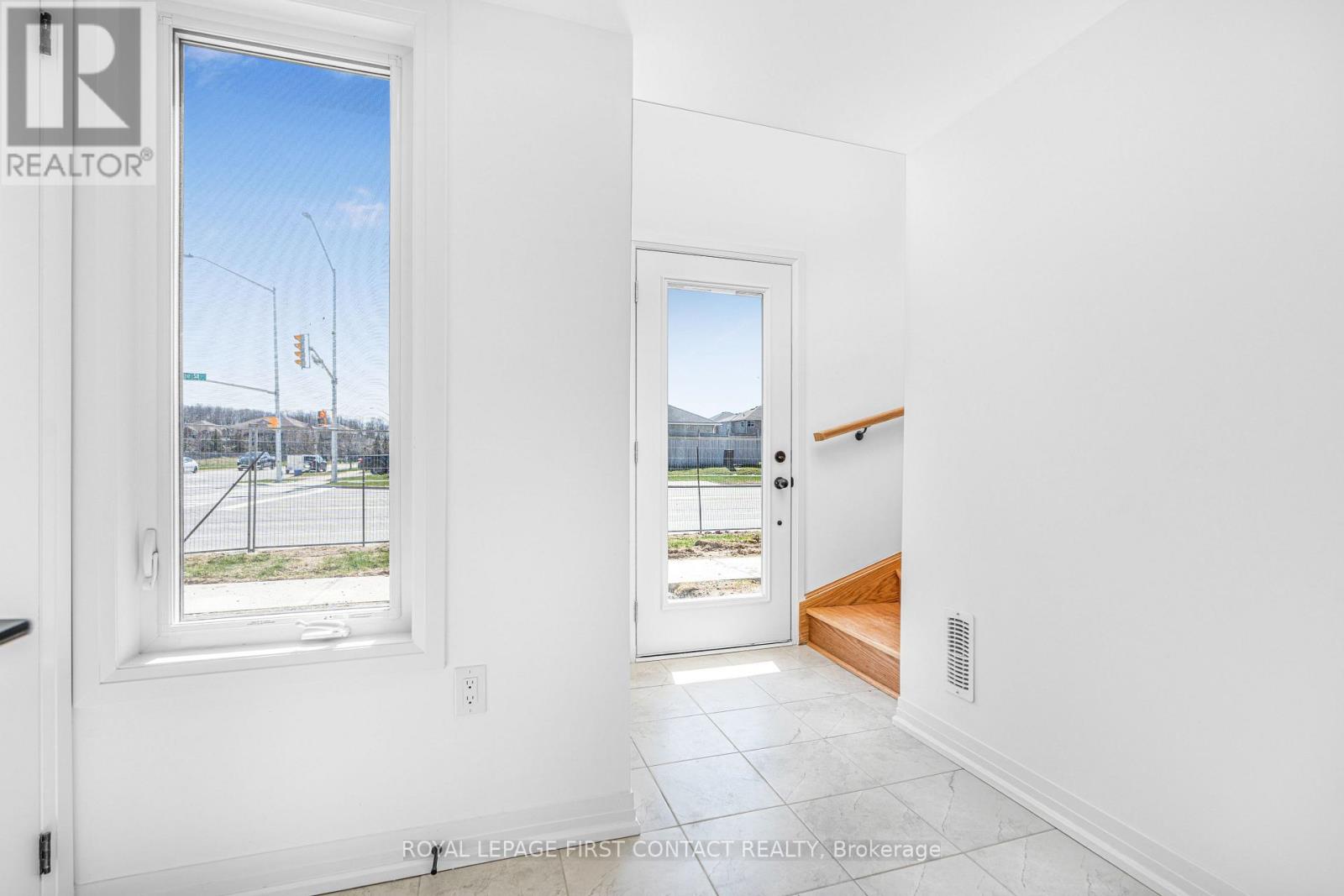 3 Fairlane Avenue, Barrie (Painswick South), Ontario  L9J 0M9 - Photo 2 - S12966974