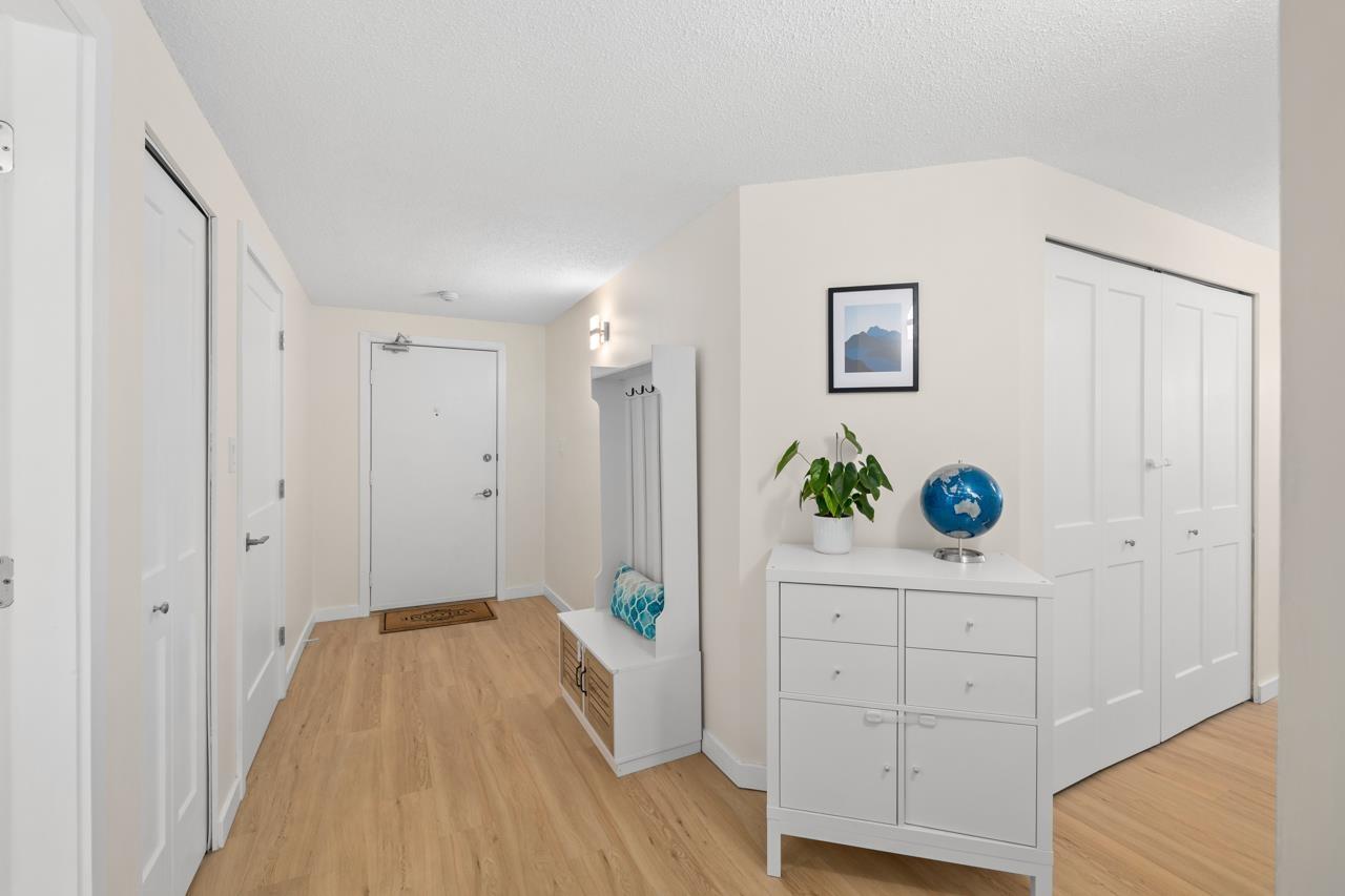 201 1480 Foster Street, White Rock, British Columbia  V4B 3X7 - Photo 4 - R3104453