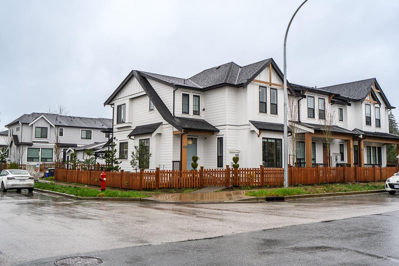 20484 76 Avenue, Langley, British Columbia V2Y 1V5 - Photo 2 - R3104595