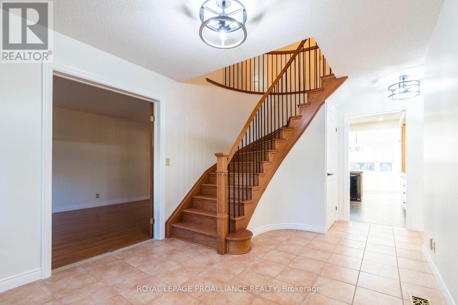 37 Dungannon Drive, Belleville, Ontario  K8P 5E7 - Photo 5 - X12729694