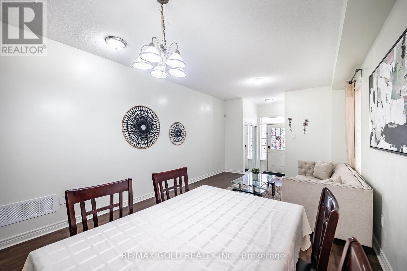 49 Baby Pointe Trail, Brampton, Ontario  L7A 0W3 - Photo 11 - W12966694