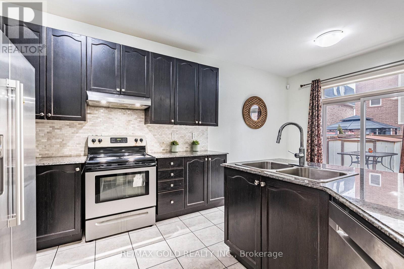 49 Baby Pointe Trail, Brampton, Ontario  L7A 0W3 - Photo 19 - W12966694