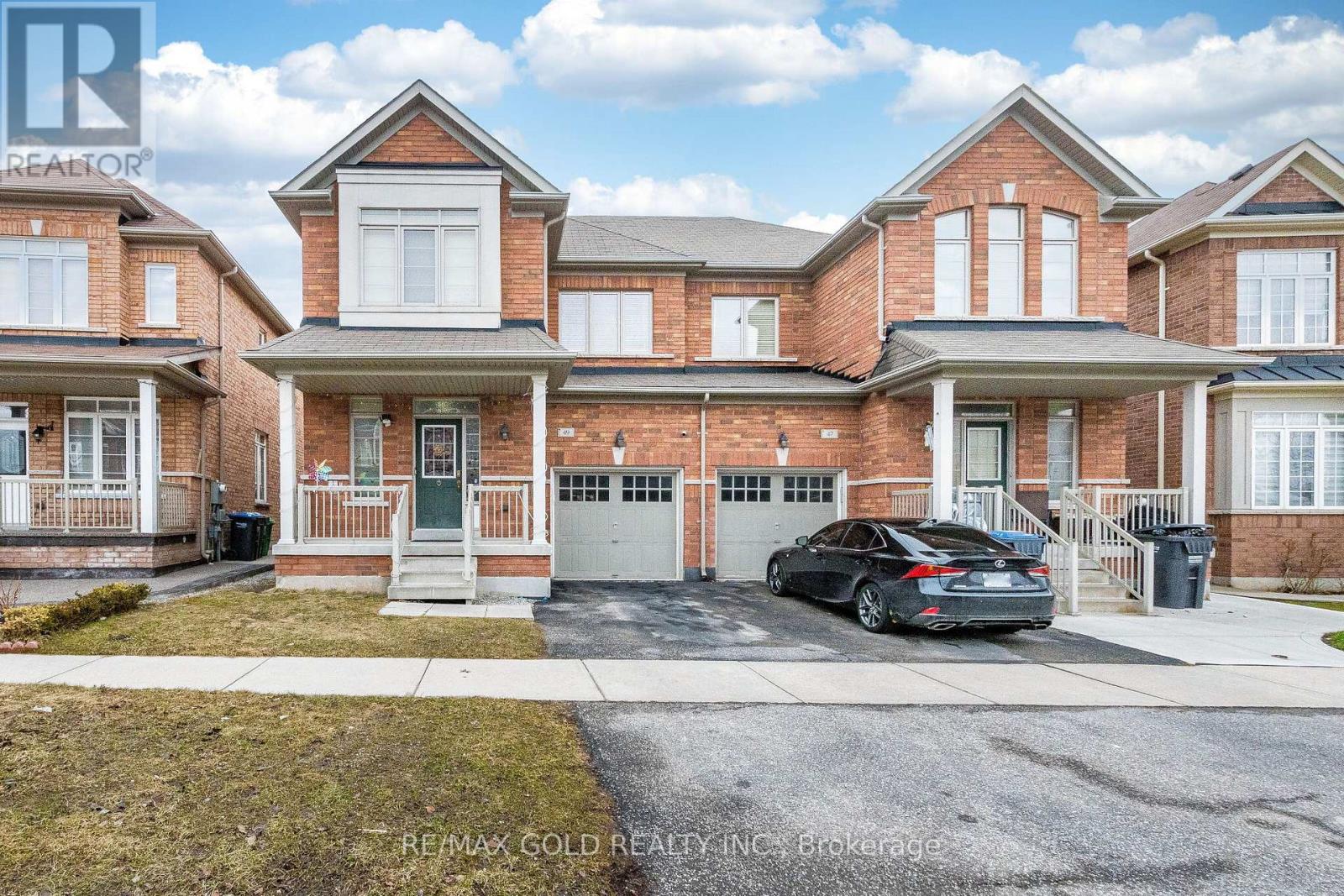 49 Baby Pointe Trail, Brampton, Ontario  L7A 0W3 - Photo 2 - W12966694