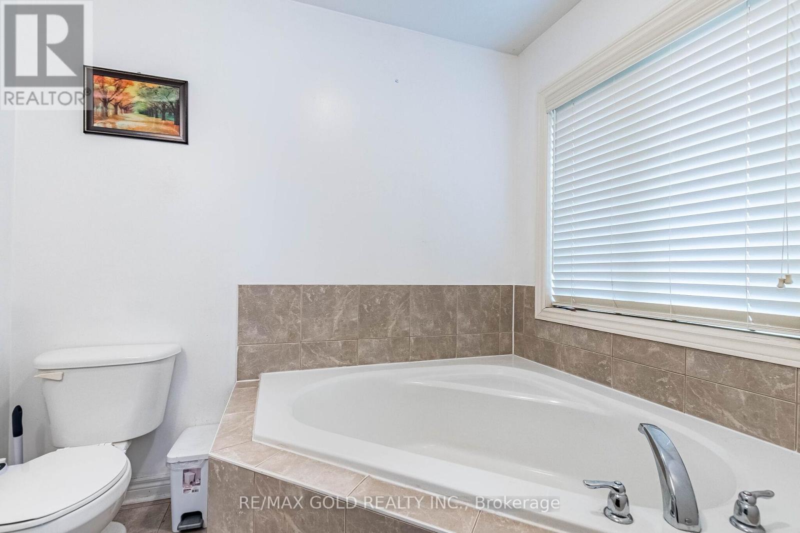 49 Baby Pointe Trail, Brampton, Ontario  L7A 0W3 - Photo 30 - W12966694