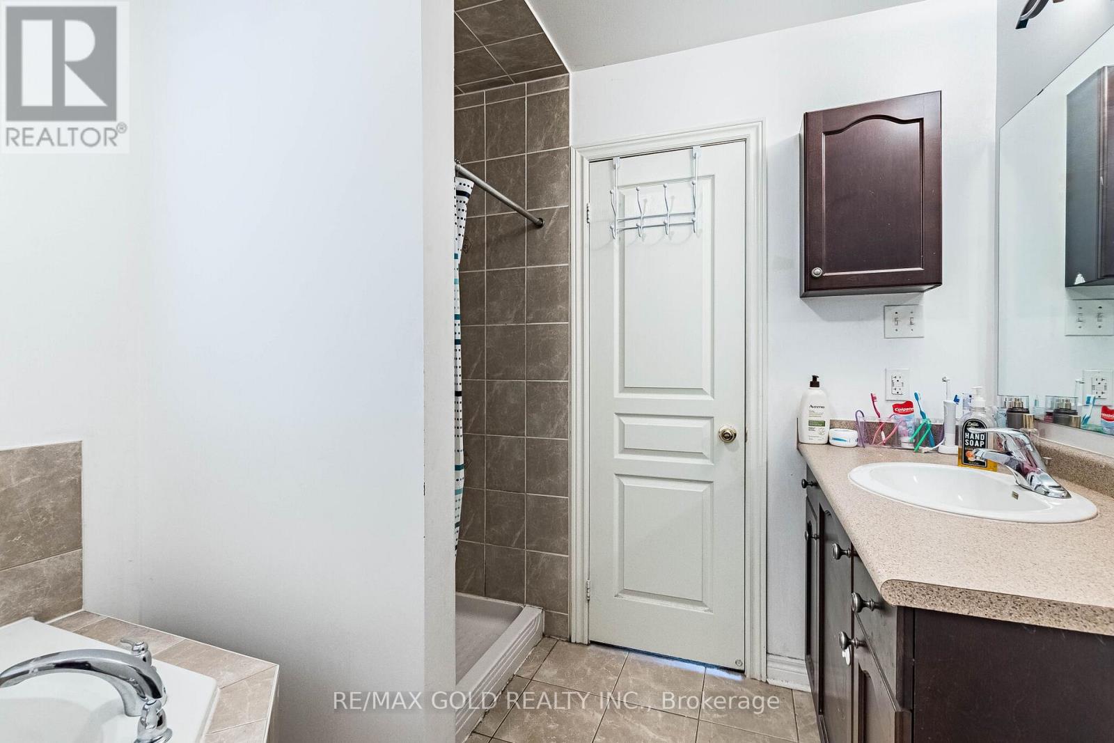 49 Baby Pointe Trail, Brampton, Ontario  L7A 0W3 - Photo 31 - W12966694