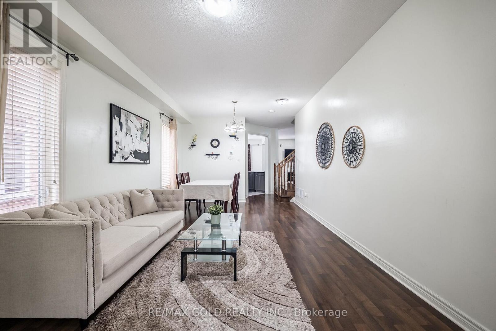 49 Baby Pointe Trail, Brampton, Ontario  L7A 0W3 - Photo 5 - W12966694