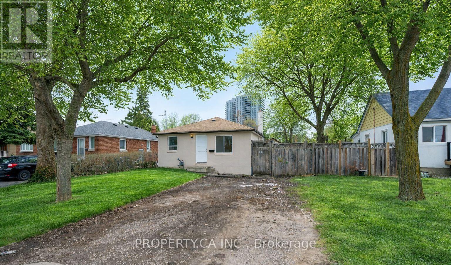 46 Mcmurchy Avenue N, Brampton, Ontario  L6X 1Y1 - Photo 2 - W12966718