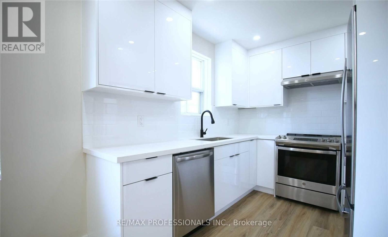 Main - 247 Beta Street, Toronto, Ontario  M8W 4H7 - Photo 2 - W12966750