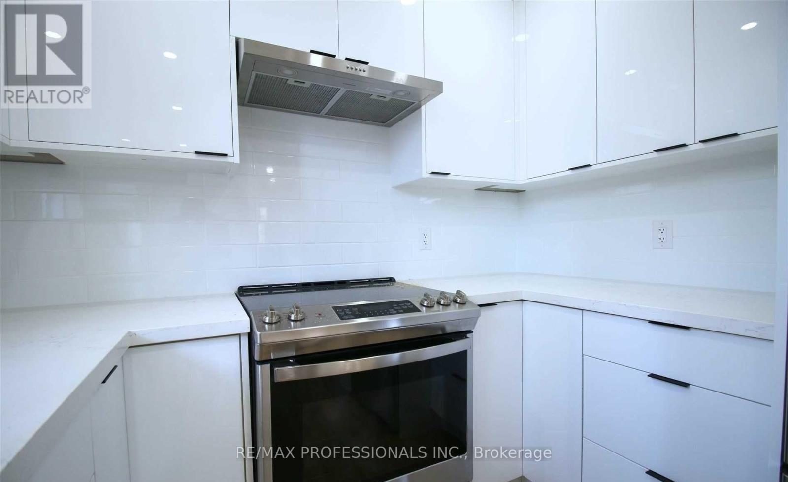 Main - 247 Beta Street, Toronto, Ontario  M8W 4H7 - Photo 3 - W12966750