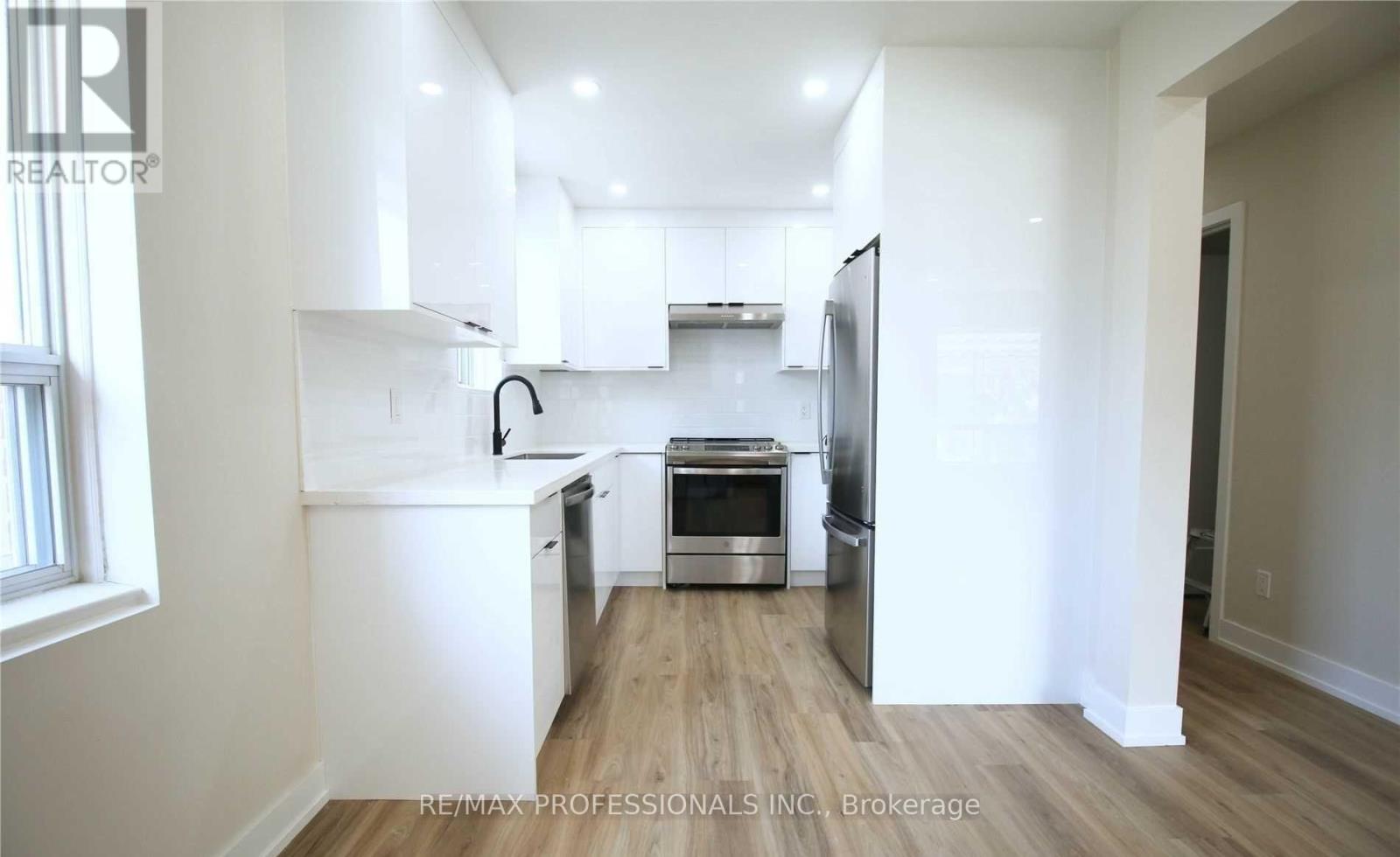 Main - 247 Beta Street, Toronto, Ontario  M8W 4H7 - Photo 4 - W12966750