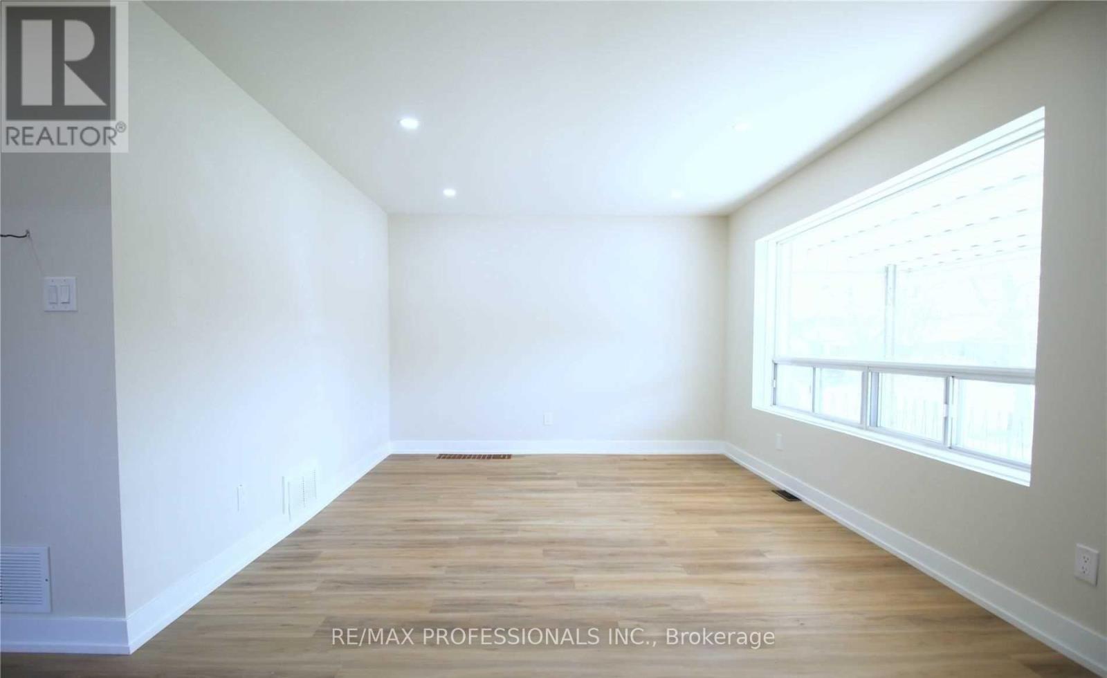 Main - 247 Beta Street, Toronto, Ontario  M8W 4H7 - Photo 5 - W12966750